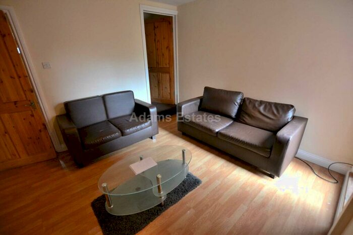 4 Bedroom Terraced House To Rent In Auckland Road, Reading, RG6