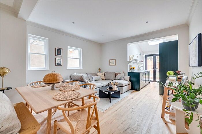 2 Bedroom Flat For Sale In Astonville Street, London, SW18
