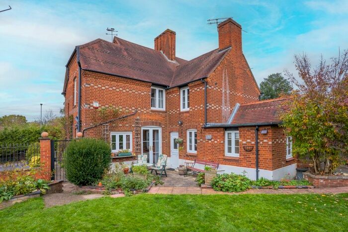 3 Bedroom Semi-Detached House To Rent In Harefield Road, Uxbridge, Greater London, UB8