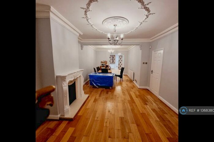 5 Bedroom Semi-Detached House To Rent In Suffolk Road, Ilford, IG3