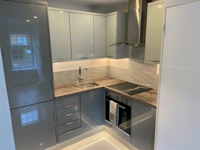 1 Bedroom Flat To Rent In Howard Close, Waltham Abbey, Essex, EN9