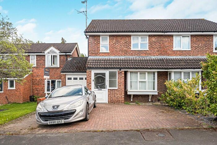 3 Bedroom Semi Detached House For Sale In Caernarvon, GU16