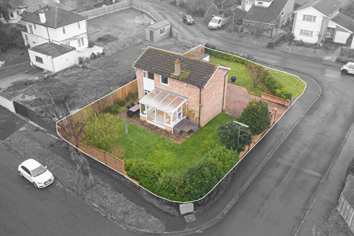 3 Bedroom Detached House For Sale In Parsons Mead, East Molesey, KT8