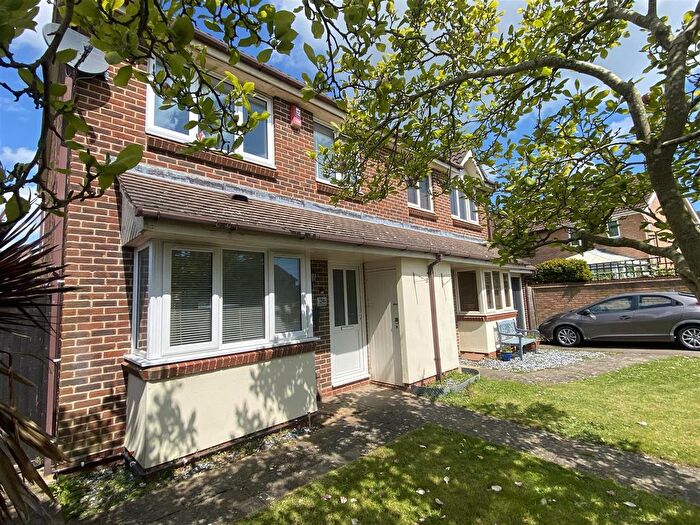 3 Bedroom Property To Rent In Yewtree Grove, Kesgrave, Ipswich, IP5