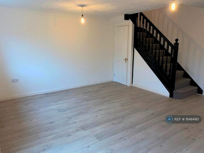 3 Bedroom End Of Terrace House To Rent In Shropshire Court, Bletchley, MK3