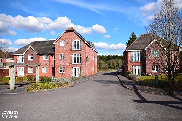 1 Bedroom Flat To Rent In Grove Court, Newbury, RG14