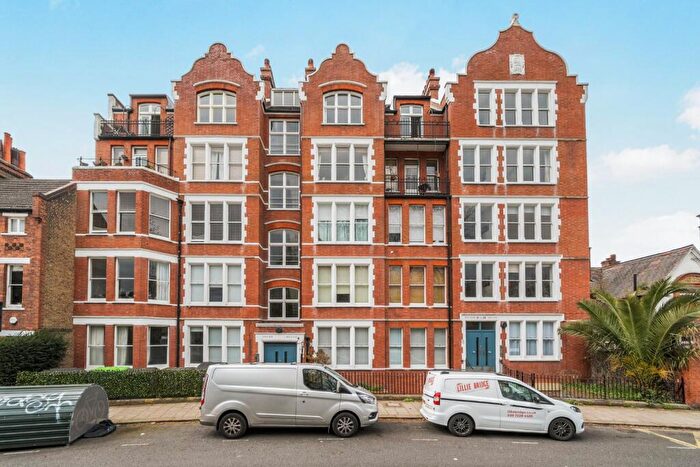 2 Bedroom Flat For Sale In Cormont Road, Camberwell, London, SE5