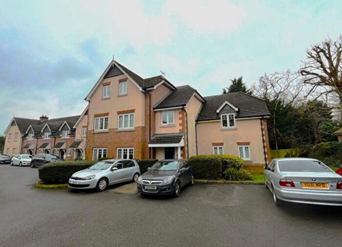1 Bedroom Flat For Sale In Halcyon Close, Oxshott, Leatherhead, Surrey, KT22