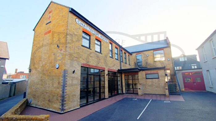 2 Bedroom Flat To Rent In Chantry Lane, Bromley, BR2