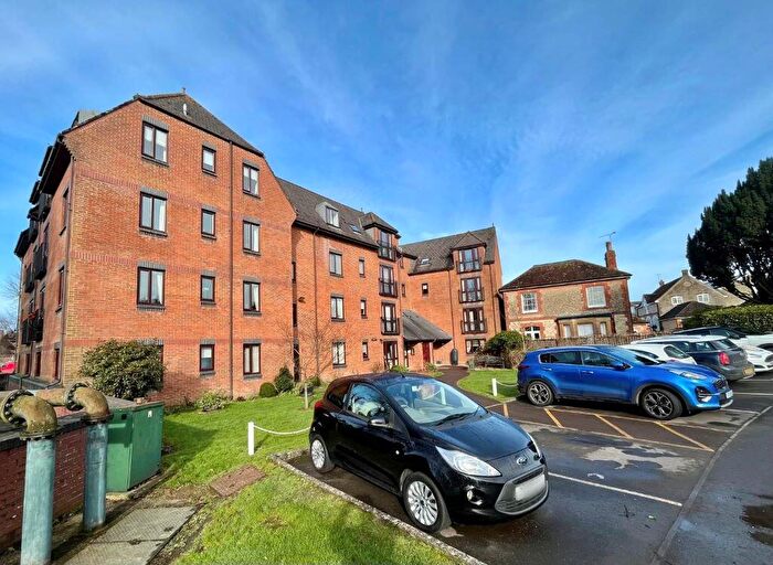 2 Bedroom Flat For Sale In Barnaby Mead, Gillingham, SP8