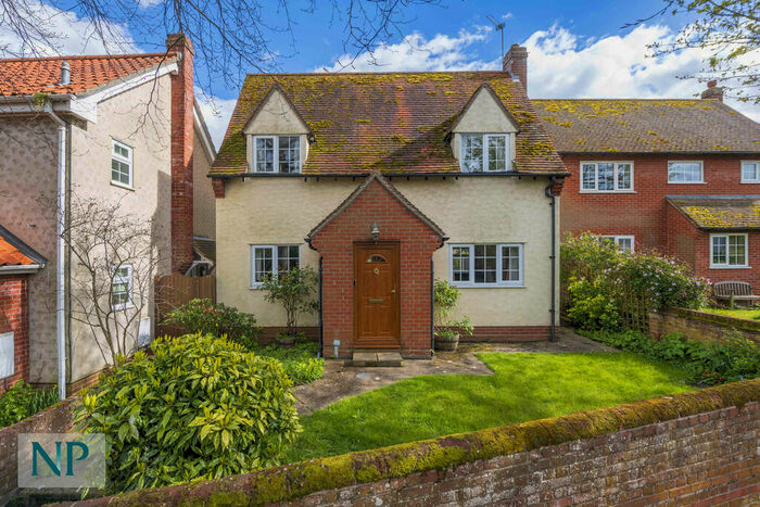 3 Bedroom Detached House For Sale In Station Hill, Bures Hamlet, CO8