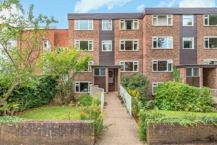 1 Bedroom Apartment To Rent In Lovelace Road, Surbiton, KT6