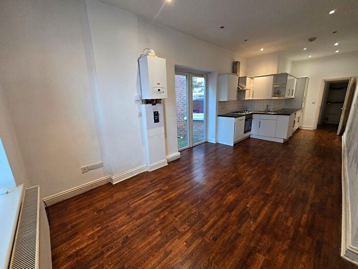 2 Bedroom Flat To Rent In East End Road, East Finchley, London, N2