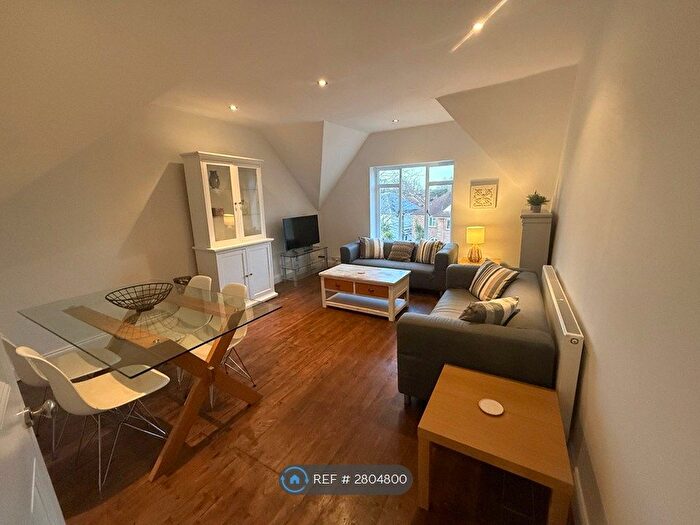 3 Bedroom Flat To Rent In Broom Road, Teddington, TW11