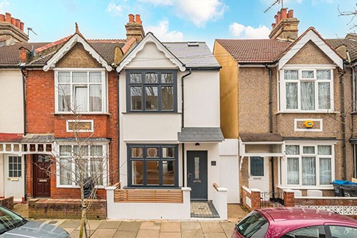 4 Bedroom Semi Detached House For Sale In Oakwood Avenue, Colliers Wood, CR4