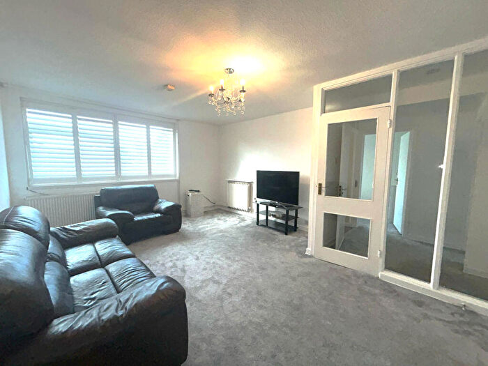 2 Bedroom Flat To Rent In Winton Gardens, Edgware, HA8