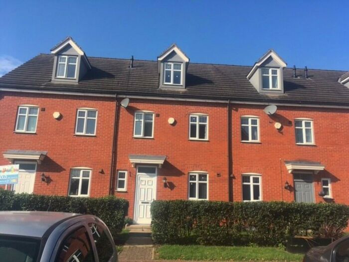 4 Bedroom End Of Terrace House To Rent In Kirkstall Close, Lincoln, LN2