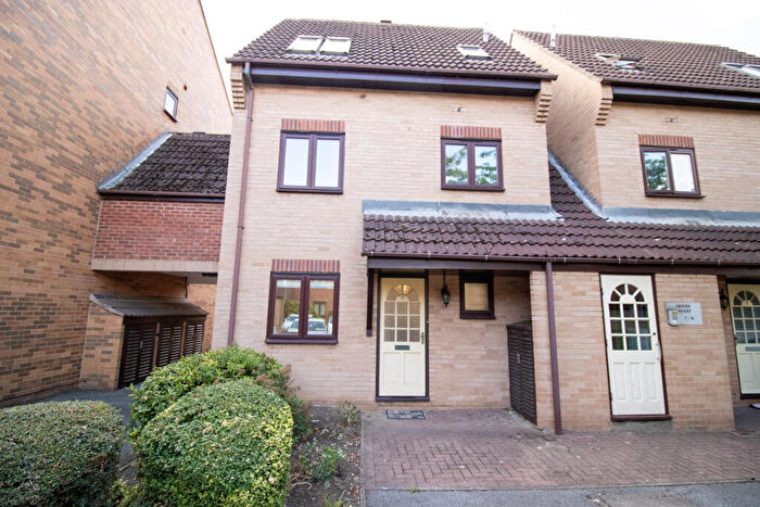 1 Bedroom Flat To Rent In Heron Wharf, Castle Marina, Nottingham, NG7