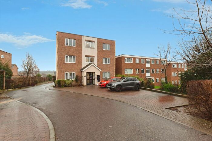 2 Bedroom Flat For Sale In Green Lane, Chessington, KT9