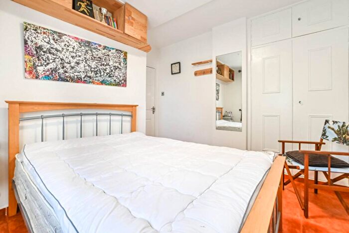 2 Bedroom Flat For Sale In Rotherfield Street, East Canonbury, London, N1
