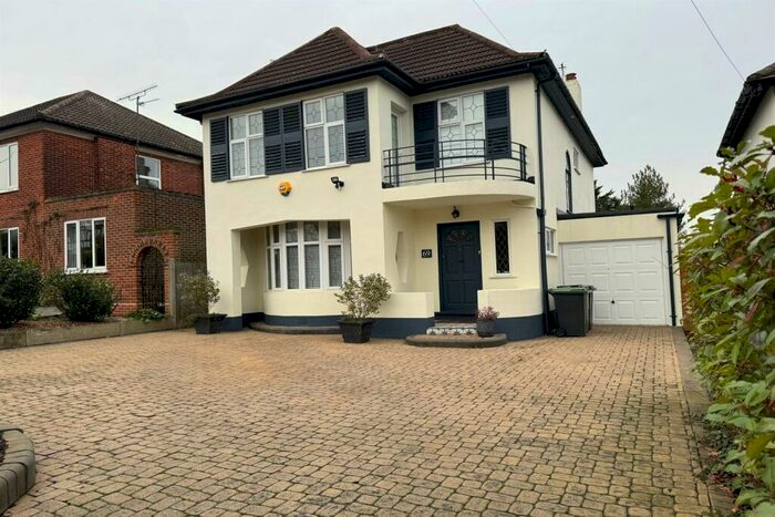 5 Bedroom Detached House To Rent In Stradbroke Grove, Buckhurst Hill, IG9
