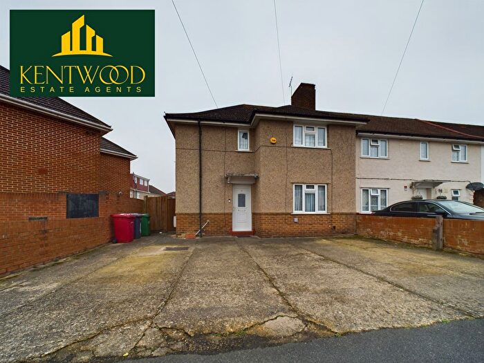 4 Bedroom End Of Terrace House To Rent In Chester Road, Slough, SL1