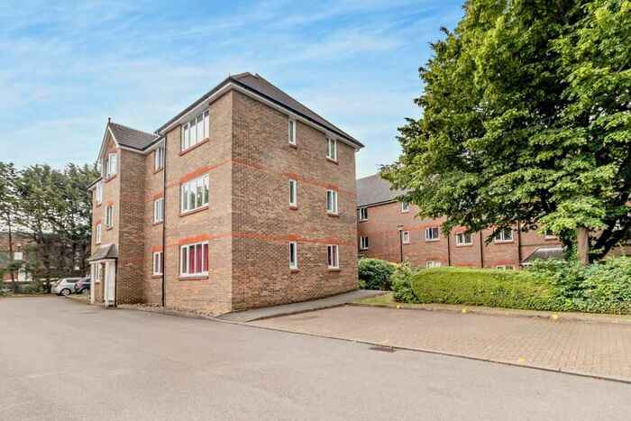 2 Bedroom Flat To Rent In Elm Park Road, Pinner, HA5