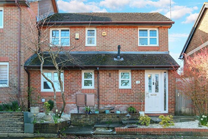 3 Bedroom Semi-Detached House For Sale In Nell Gwynn Close, Shenley, WD7