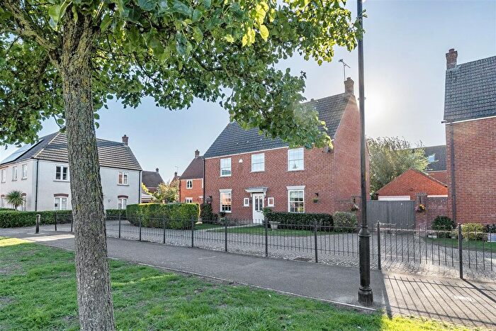 4 Bedroom Detached House For Sale In Osmund Road, Devizes, SN10
