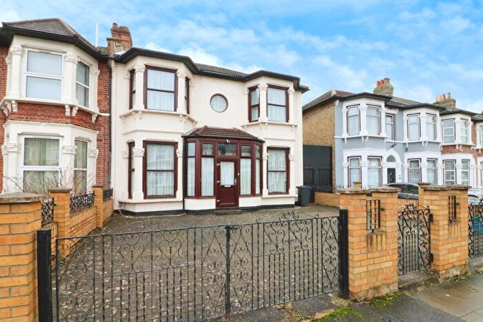 4 Bedroom End Of Terrace House For Sale In Elgin Road, Ilford, IG3
