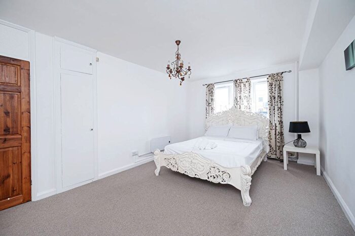 2 Bedroom Flat To Rent In Commercial Road, Whitechapel, London, E1