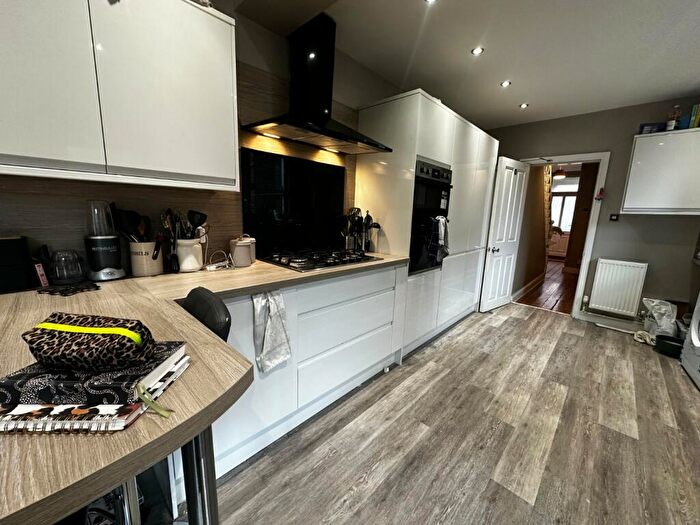 6 Bedroom Terraced House To Rent In Teversal Avenue, Nottingham, Nottinghamshire, NG7