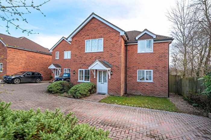 3 Bedroom Detached House For Sale In Pentney Close, Overton, RG25
