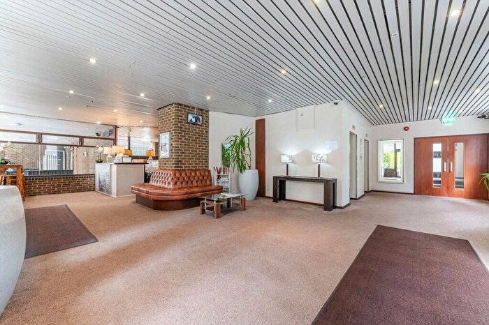 1 Bedroom Flat To Rent In Marlyn Lodge, Portsoken Street, E1