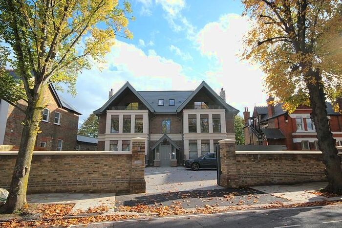 3 Bedroom Flat To Rent In Carlton Road, Ealing, London, W5