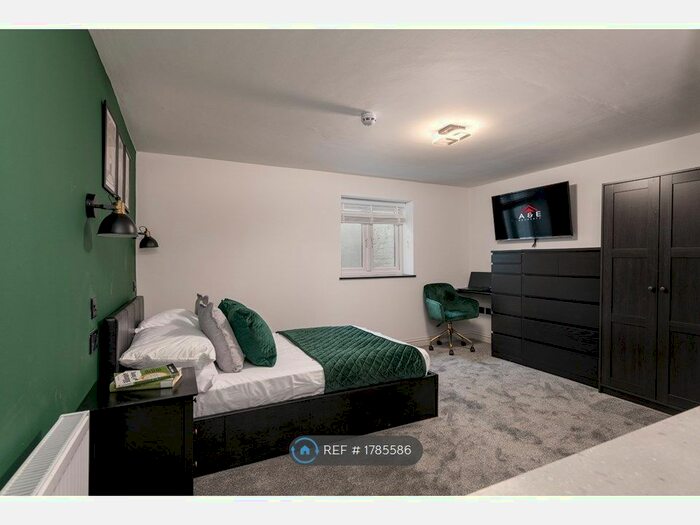 Studio To Rent In Gordon Road, Northfleet, Gravesend, DA11