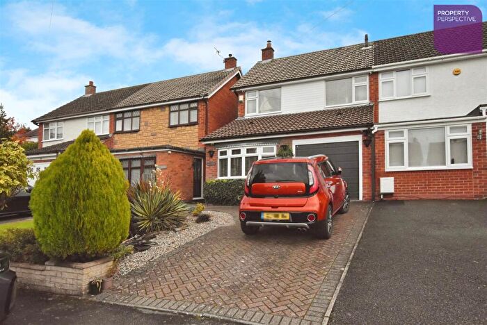 3 Bedroom Semi-Detached House For Sale In Milton Close, Hinckley, LE10