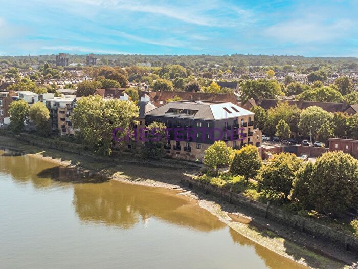 2 Bedroom Flat For Sale In Boatrace Court, Mortlake High Street, SW14