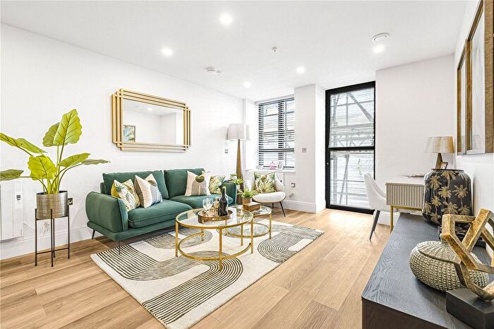 2 Bedroom Flat For Sale In Church Grove, Hampton Wick, KT1