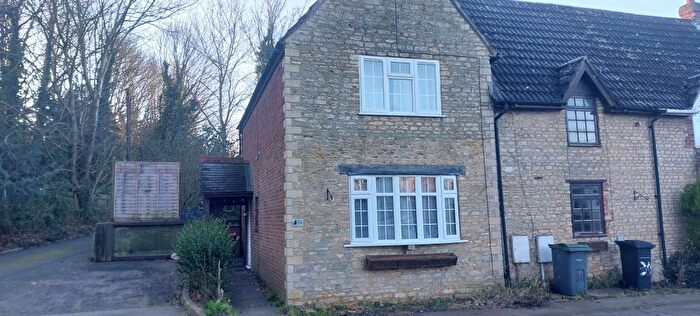 3 Bedroom Cottage To Rent In High Street, Rushden, NN10