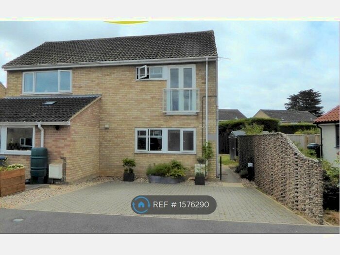 2 Bedroom Semi-Detached House To Rent In Orchard Close, Woodbridge, IP12
