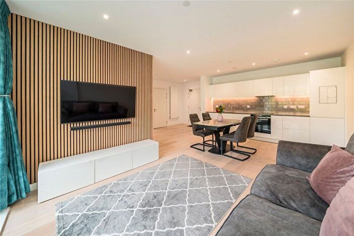 1 Bedroom Flat For Sale In Royal Crest Avenue, London, E16