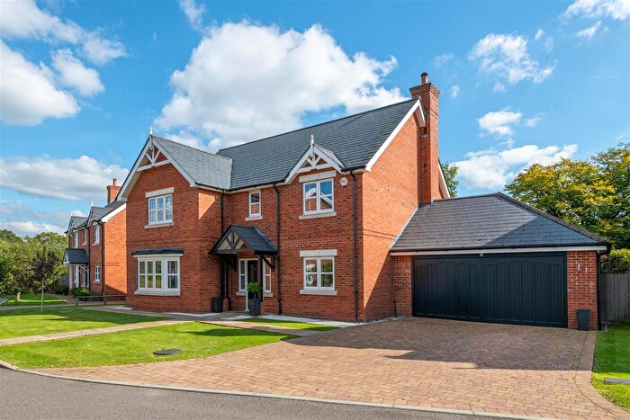 4 Bedroom Detached House For Sale In Blue Bird Gate, Horley, RH6