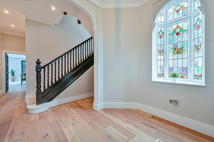 4 Bedroom Semi-detached House For Sale In Heathfield Road, Acton, London, W3