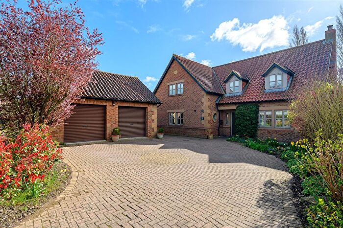 4 Bedroom Detached House For Sale In Temple Garth, Copmanthorpe, York, YO23