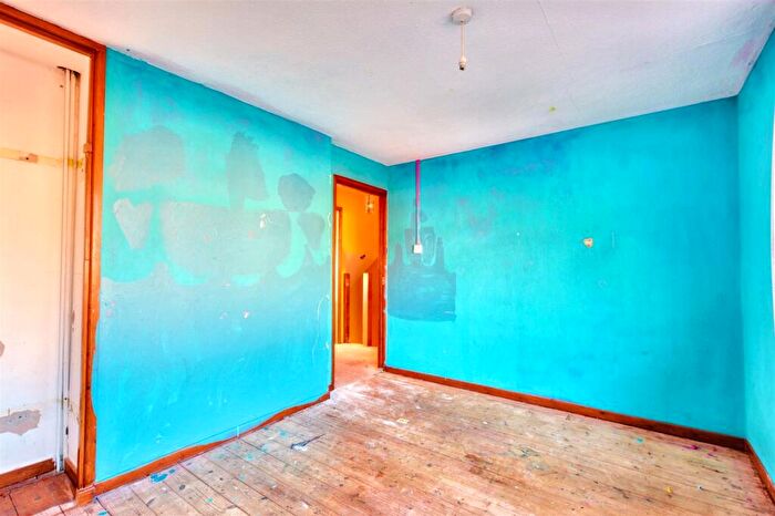 3 Bedroom End Of Terrace House For Sale In Hamilton Gardens, Nottingham, NG5