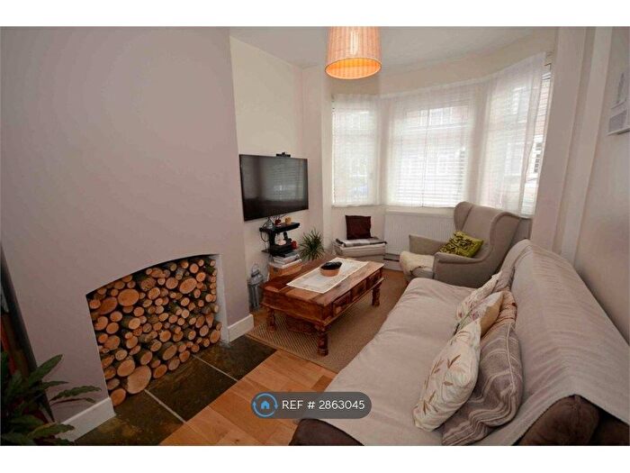 3 Bedroom Terraced House To Rent In Graham Road, Rugby, CV21