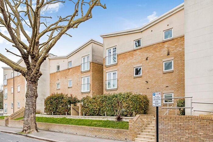 2 Bedroom Flat To Rent In Florence Avenue, Enfield, EN2