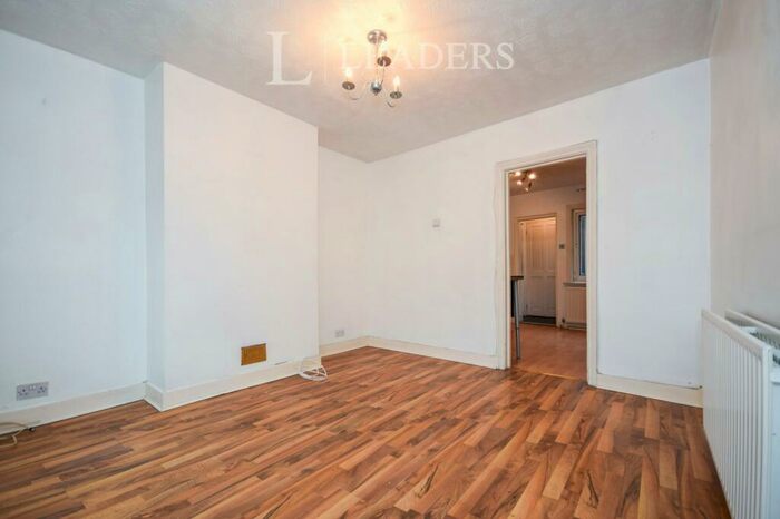 2 Bedroom Cottage To Rent In Victoria Avenue, Southend-On-Sea, SS2