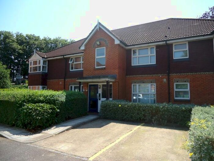 2 Bedroom Flat To Rent In Taylor Close, Hounslow, TW3